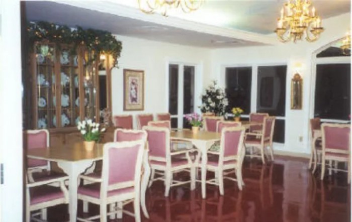 Knollwood Manor