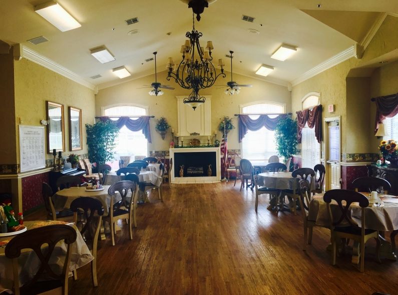 Colonial Lodge