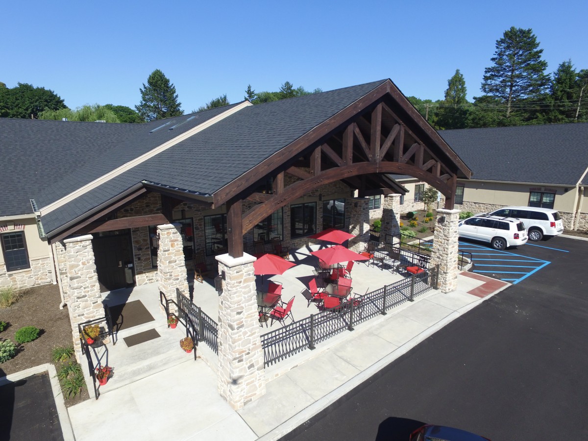 A cozy restaurant with outdoor seating and a modern architectural design.
