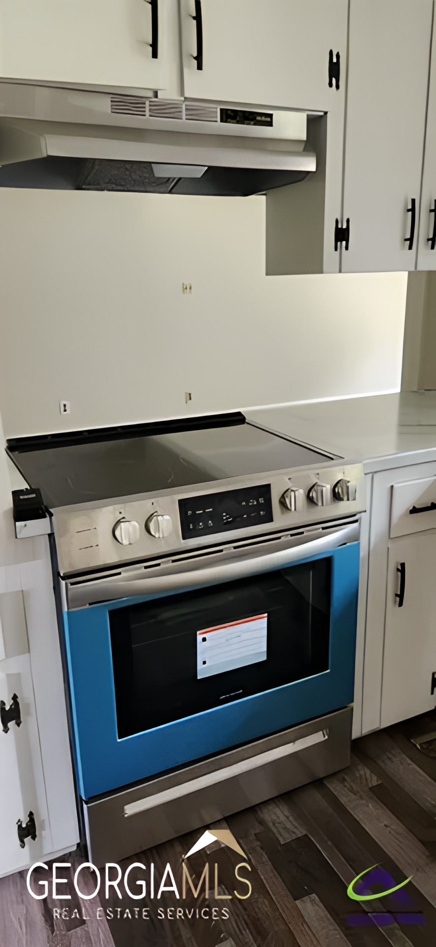 A modern kitchen stove and oven in a new kitchen setup.