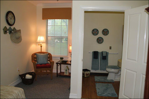 A cozy living area adjacent to a neatly designed bathroom.
