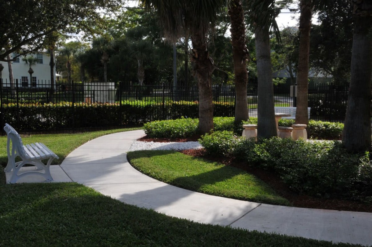 Palm's Edge Assisted Living And Memory Care