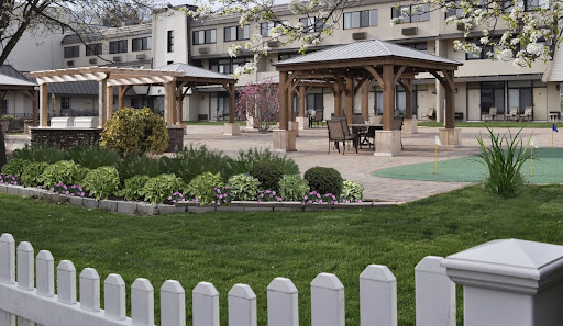 The Arbors At Islandia West
