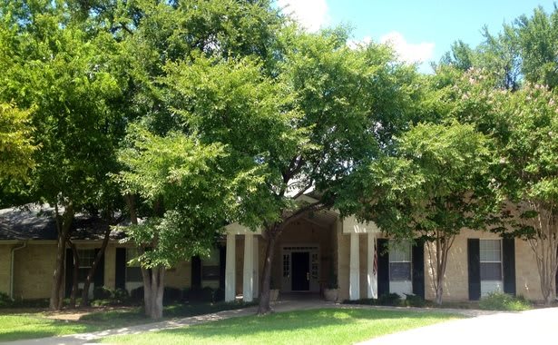 Colonial Gardens - Fort Worth