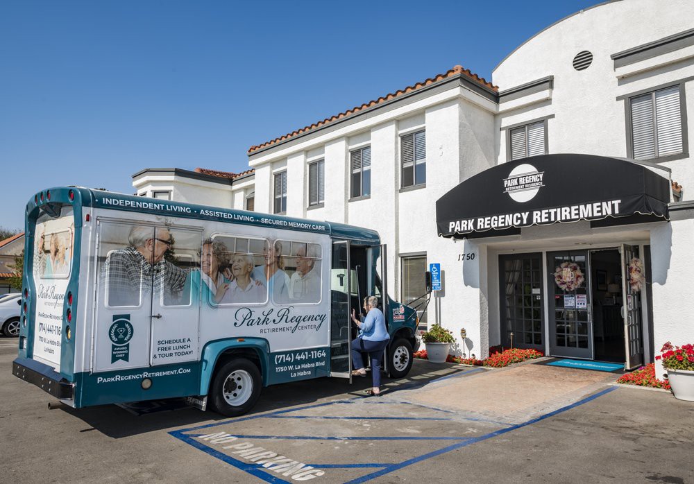 A food truck parked outside the Poke Organic Restaurant with a person standing nearby in a parking lot.