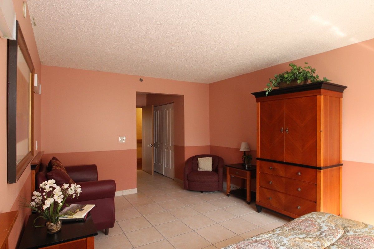 Colonial at Boynton Beach