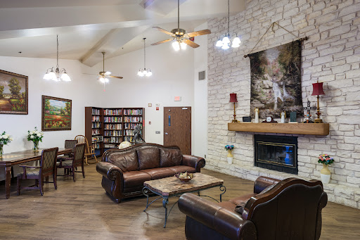 Cozy living room with elegant seating and a welcoming ambiance.