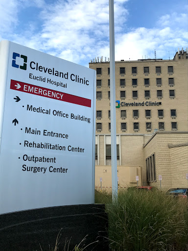 Signage directing to various facilities at Cleveland Clinic hospital.