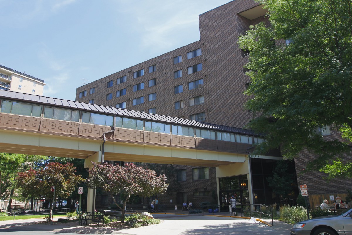 An exterior view of a hospital building featuring a skybridge.