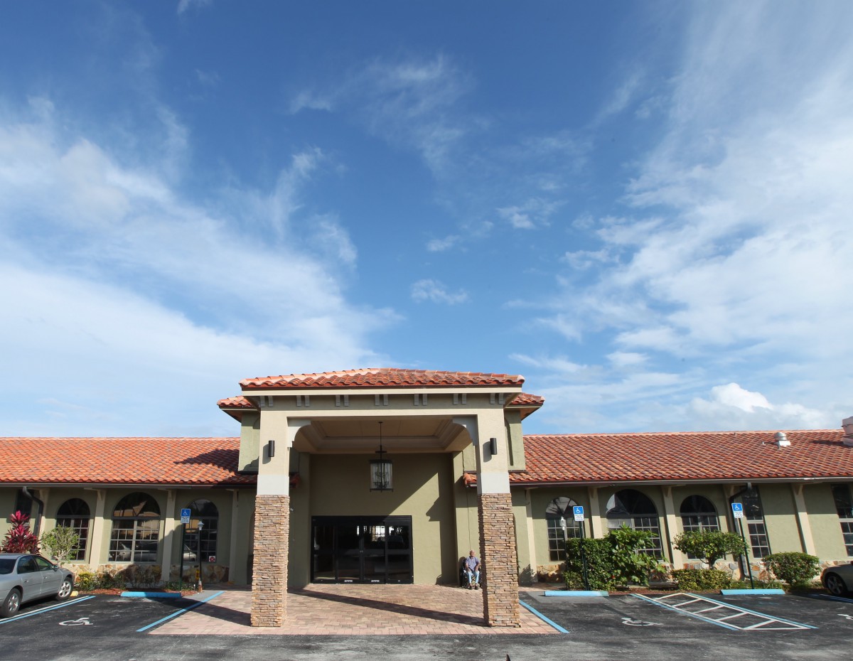 Colonial at Boynton Beach