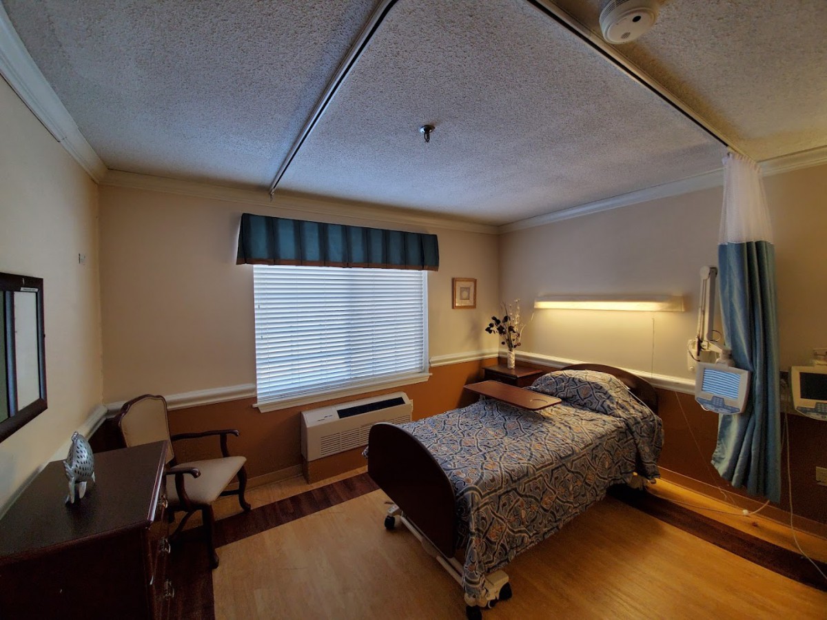 Colonial Hill of Rochester Care and Rehabilit