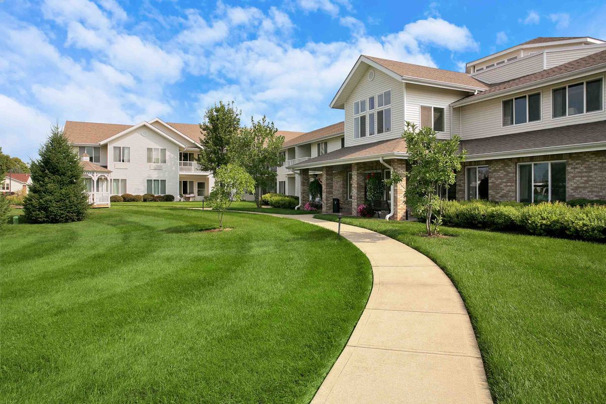 Holiday Parkside Court