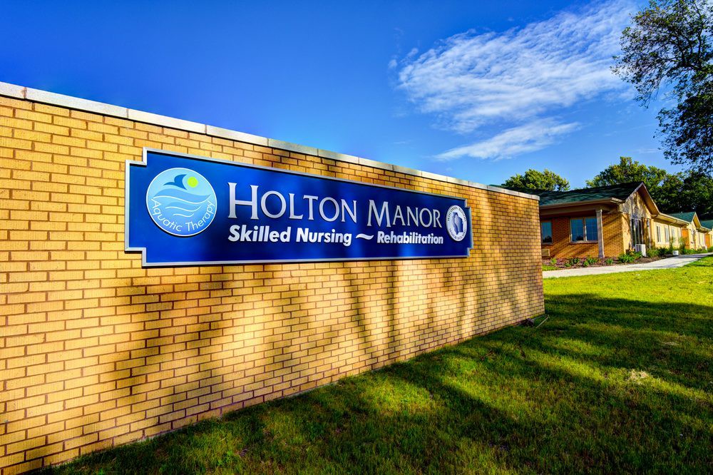 Exterior view of Holton Manor Skilled Nursing and Rehabilitation Center.
