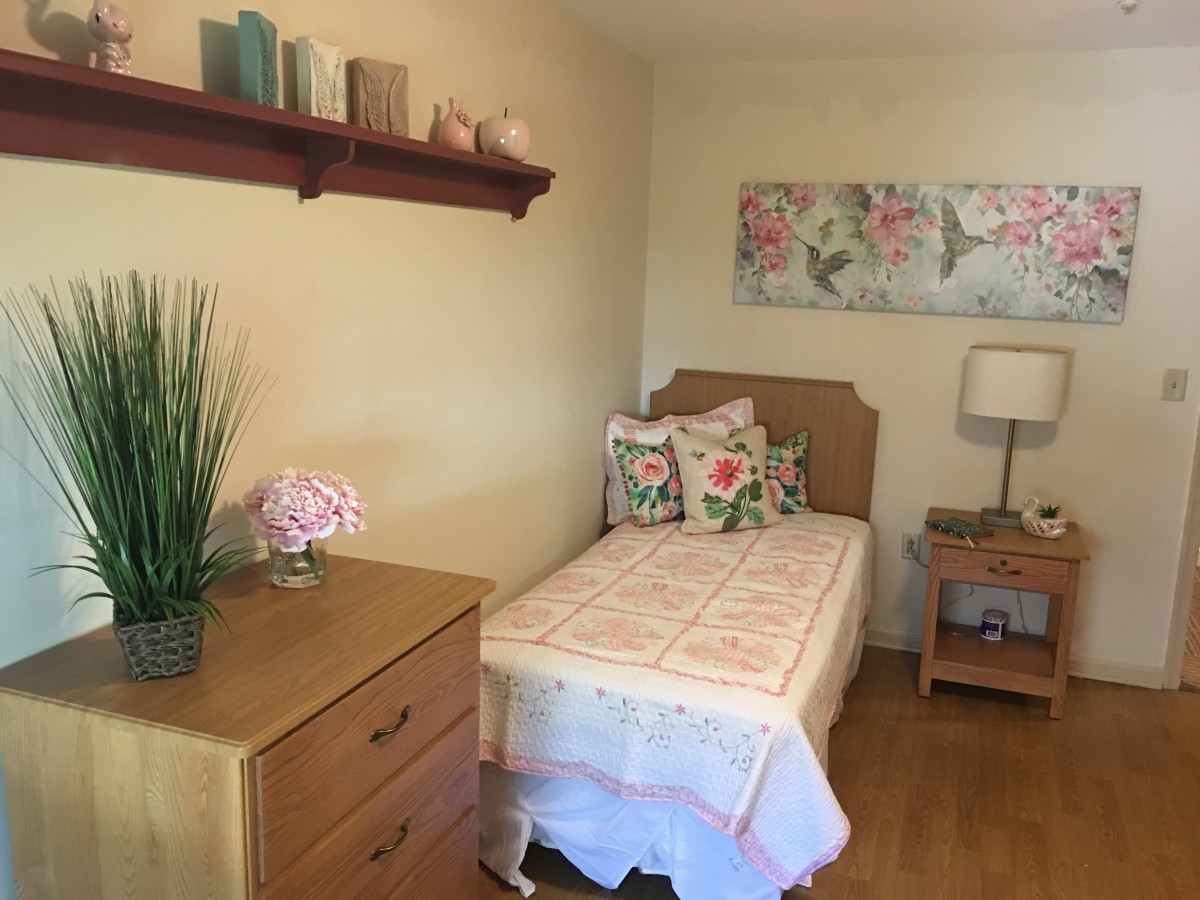 Cozy bedroom with a single bed and floral decor.