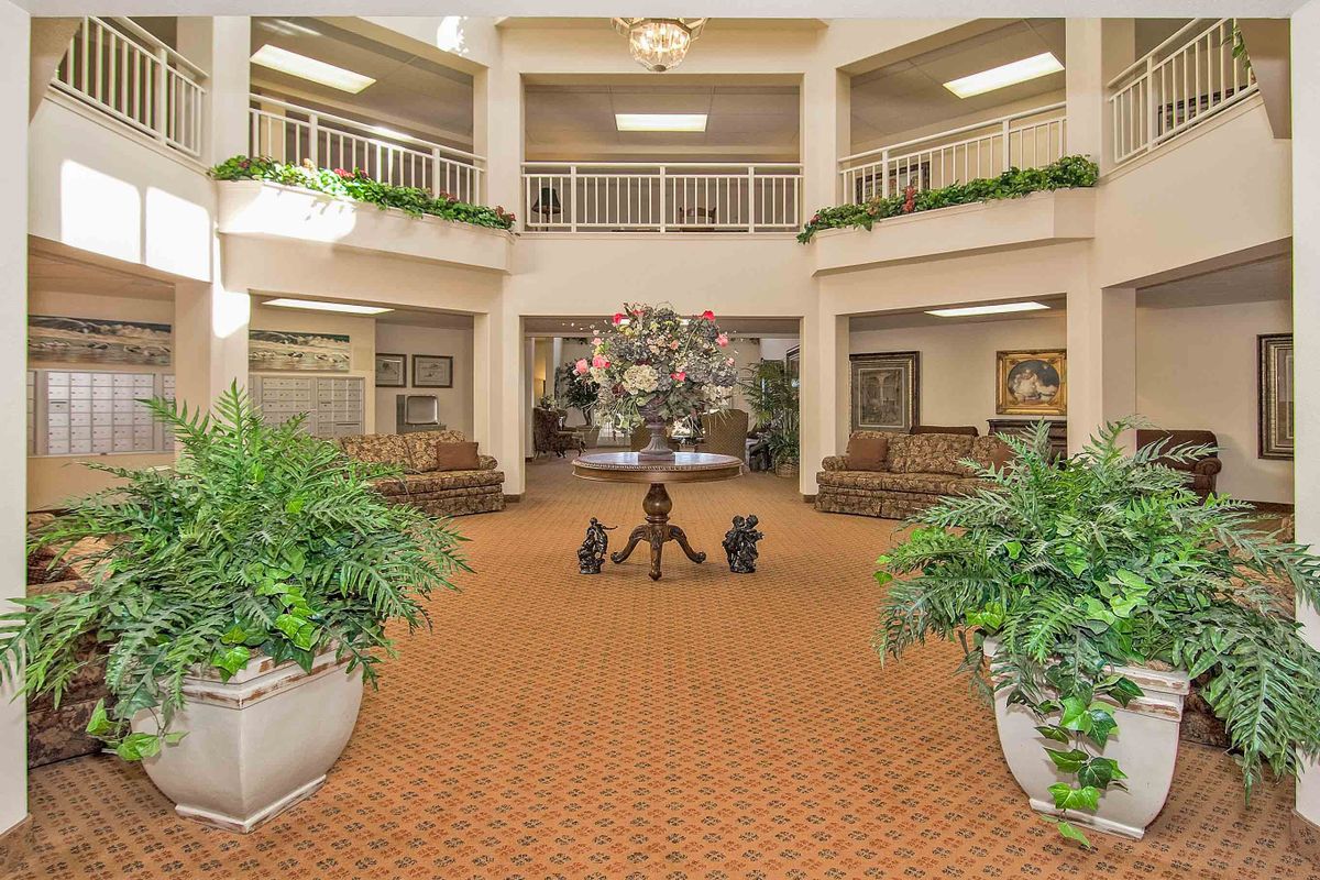 Holiday Oakwood Hills