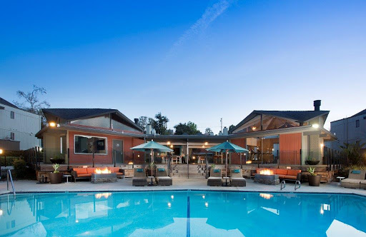 A serene poolside view at a luxurious resort, perfect for relaxation and leisure.