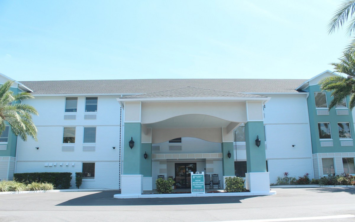 Front entrance of a hotel building with a covered driveway.
