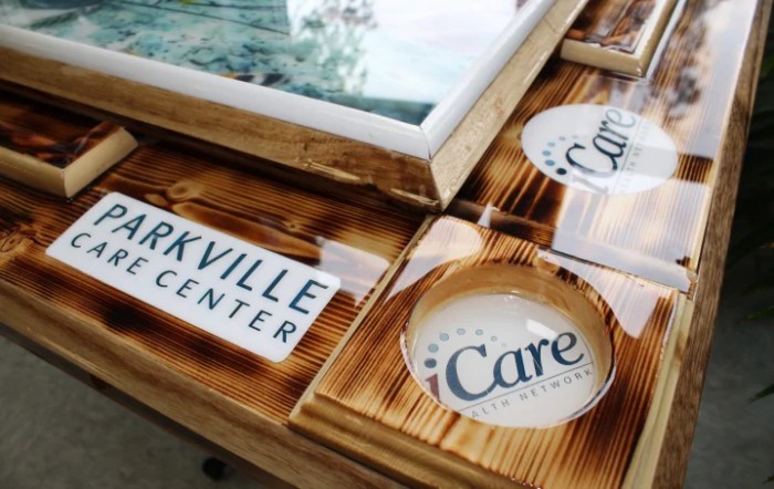 Decorative wooden plaques and a framed picture displayed on a table.