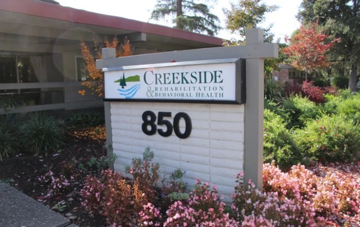 Sign for Creekside Mental Health and Recovery Services at address 850.