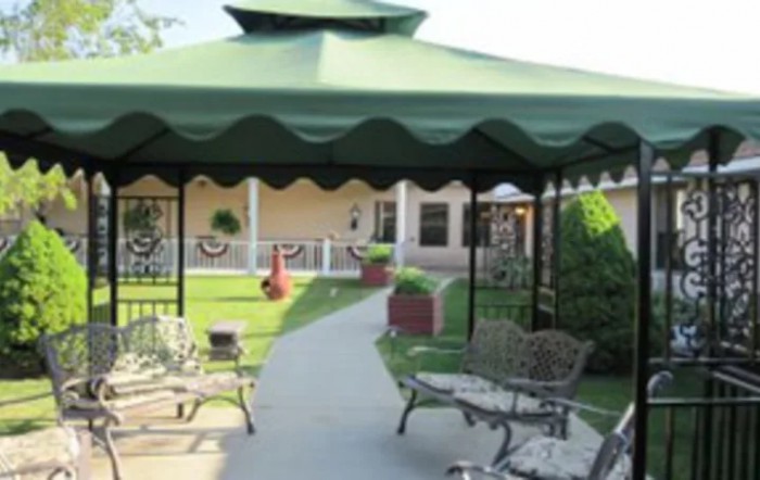 Courtney Manor