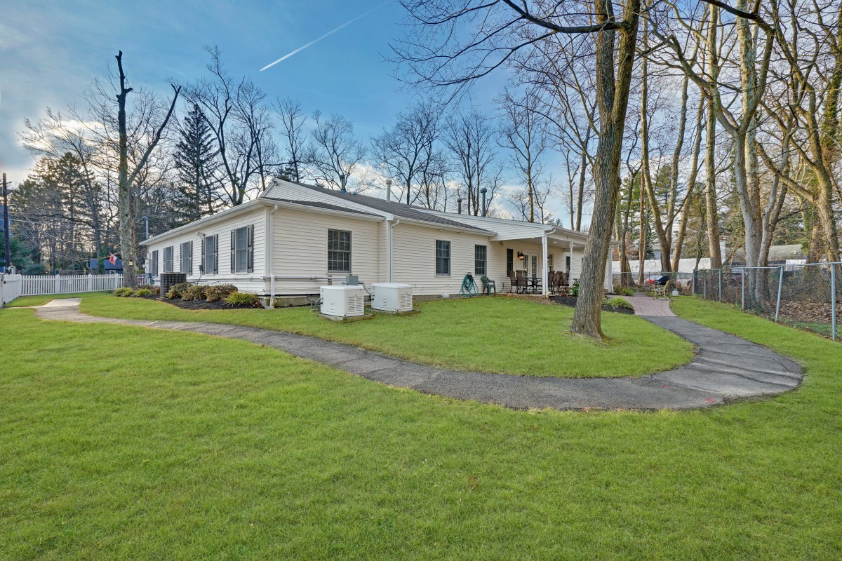 Fox Trail Memory Care Living at South River