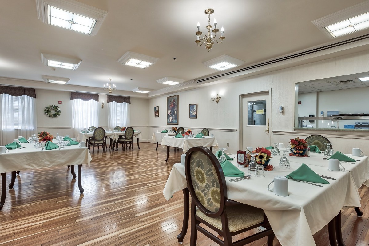An elegantly decorated dining room with nicely set tables and comfortable chairs.