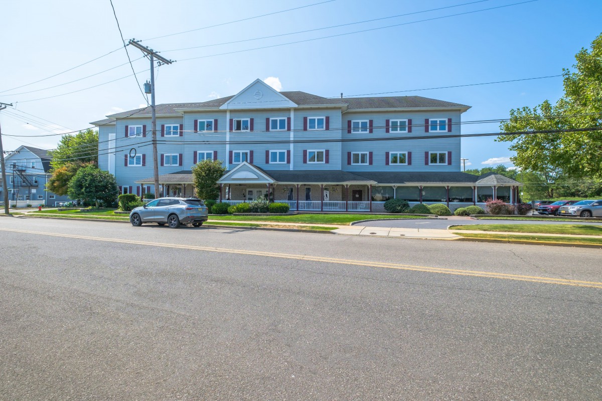 Bayside Manor