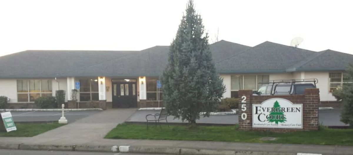 Evergreen Court At Molalla