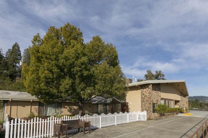 Cloverdale Healthcare Center