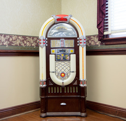 A classic vintage jukebox stands elegantly in a cozy room, bringing nostalgia and a touch of retro charm.