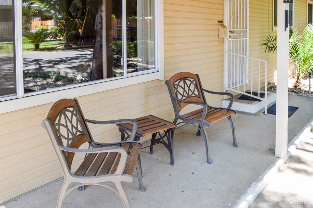 The Elderly Inn I