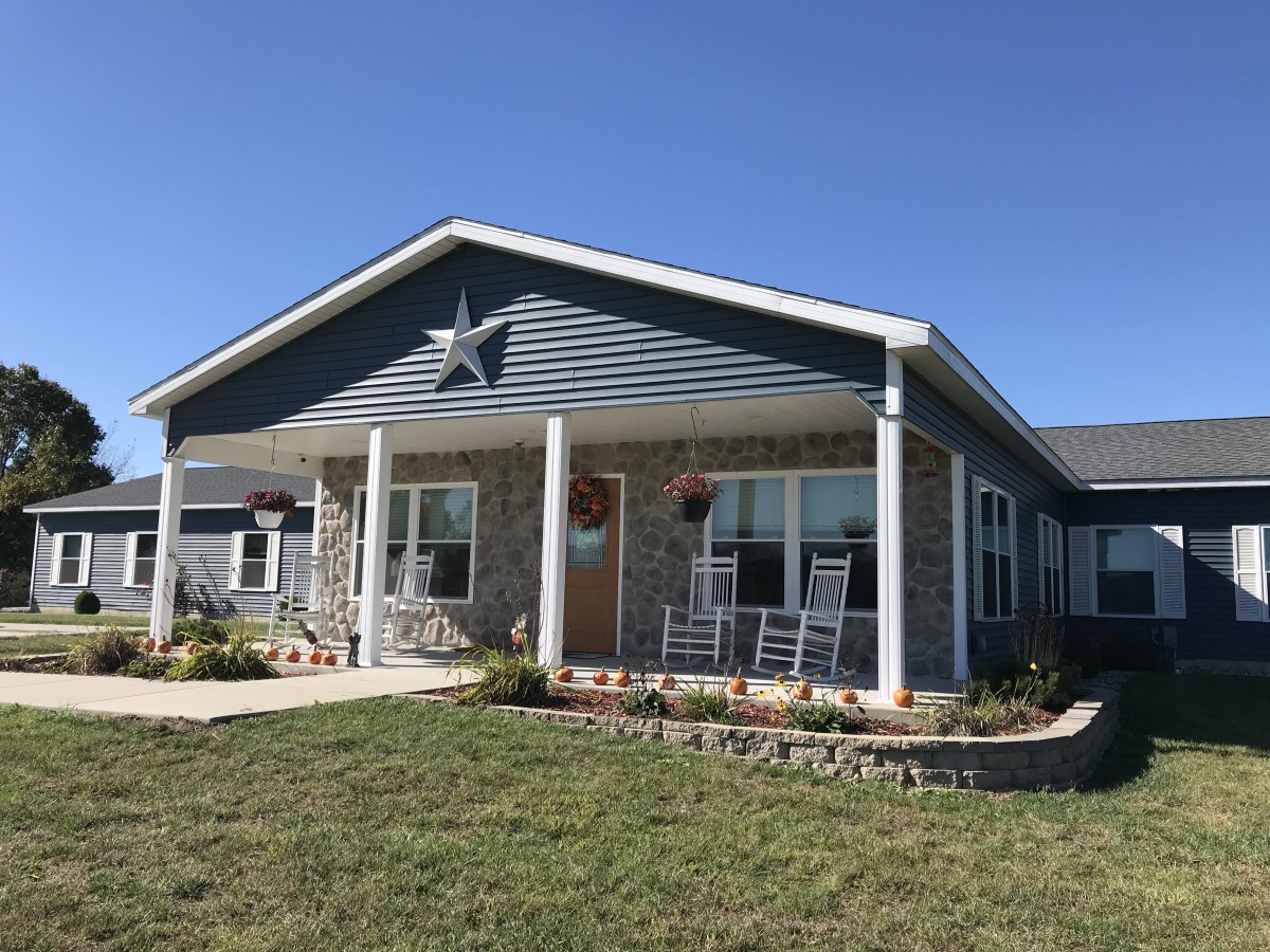 Exterior / Front porch