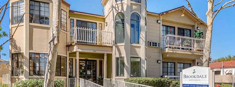 Exterior view of a residential building with large windows and a balcony.
