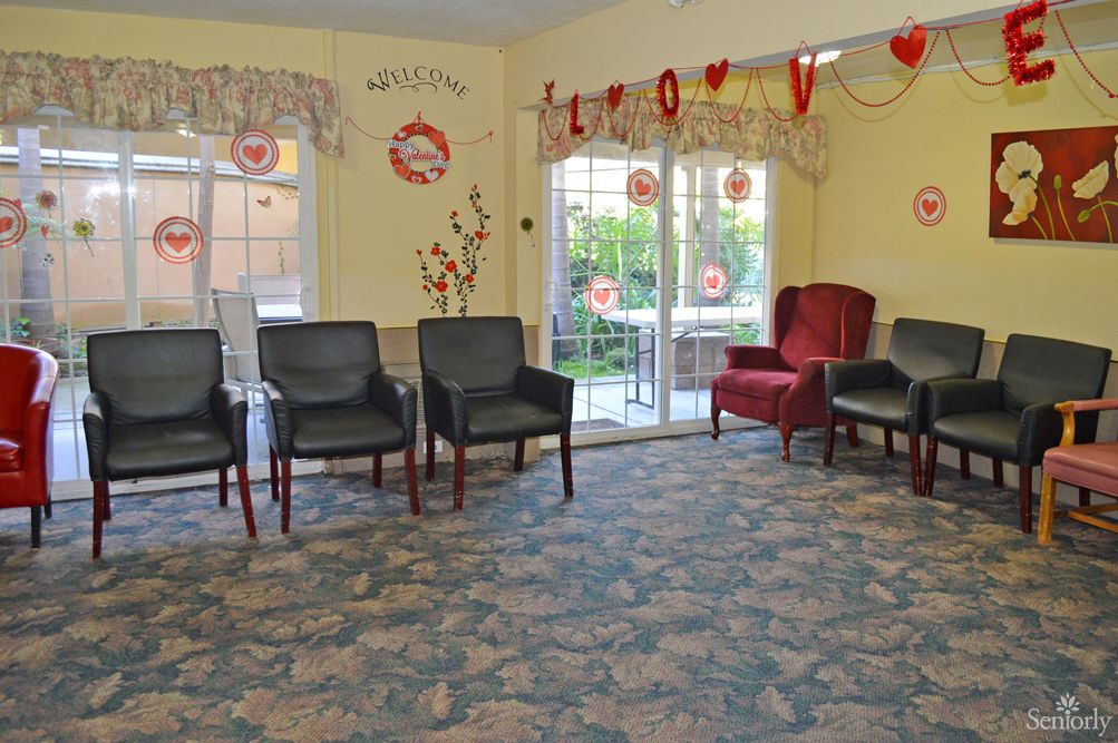 A cozy waiting room with chairs and decorations.