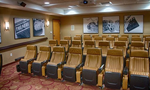 A well-designed presentation room featuring comfortable seating and ambient lighting, ideal for meetings and screenings.