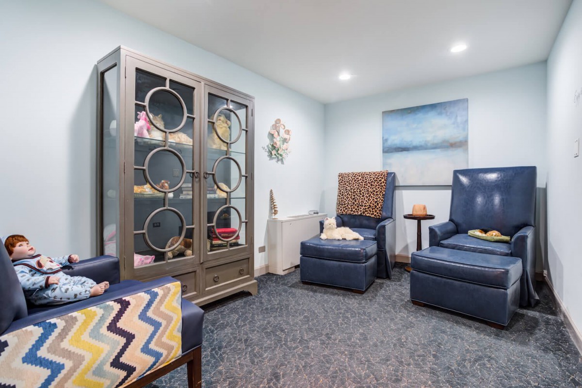 A cozy relaxation room with comfortable chairs and decorative elements.