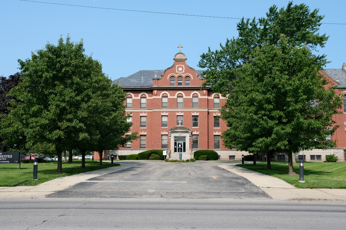Senior Suites Chicago Norwood Park