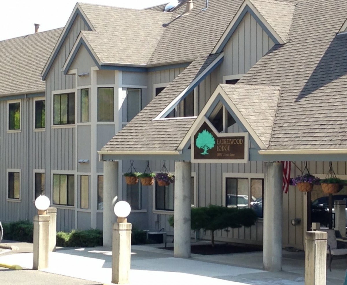 A view of a hotel's entrance with architectural details on a sunny day.