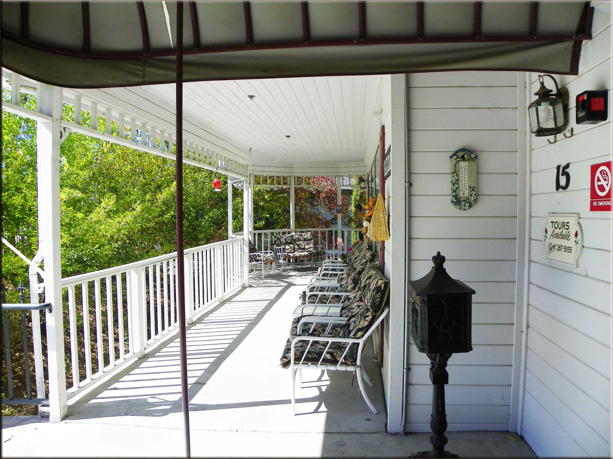 Gold Quartz Inn Retirement Home