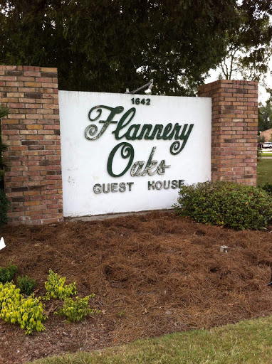 Welcome to Flannery Oaks Guest House