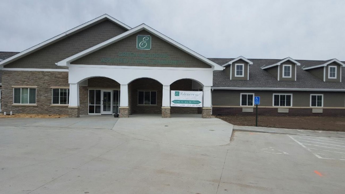 A medical clinic building with an entrance and parking lot.