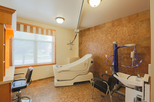 A well-equipped treatment room in a modern clinic, featuring a medical examination chair and comfortable seating.