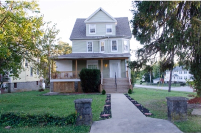 Maine Manor
