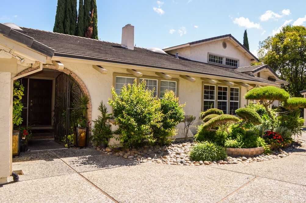 Dry Creek Guest Home