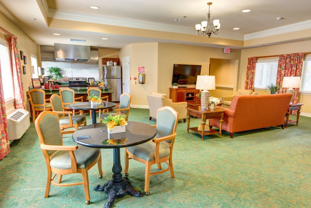 A cozy living and dining area with a kitchen, featuring comfortable seating and modern furnishings.