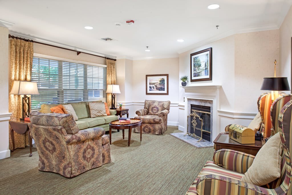 A cozy living room with comfortable seating around a fireplace.