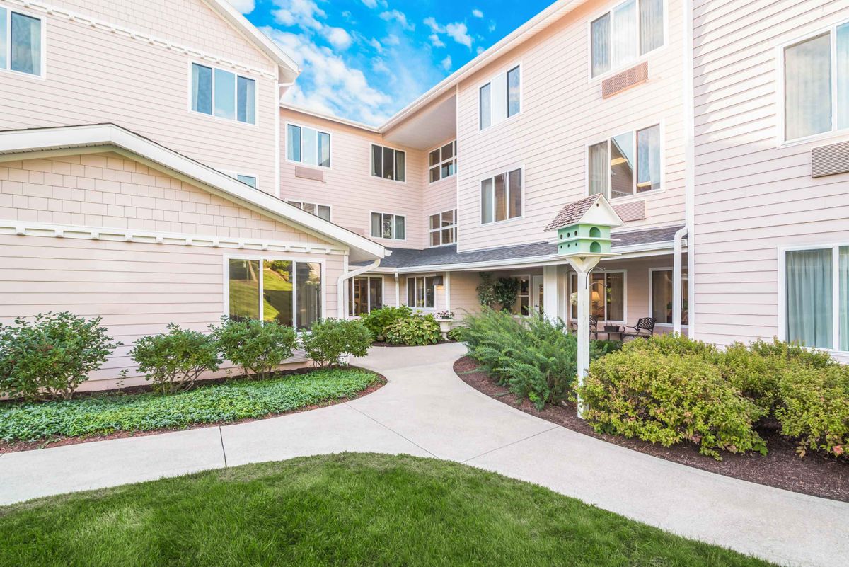 Holiday Maple Suites