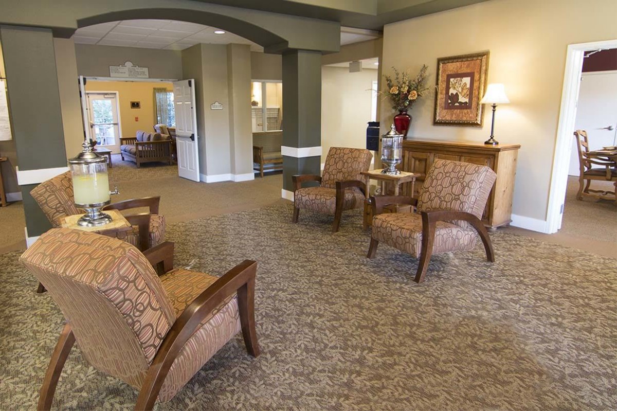 A cozy and well-decorated lobby area with comfortable seating.