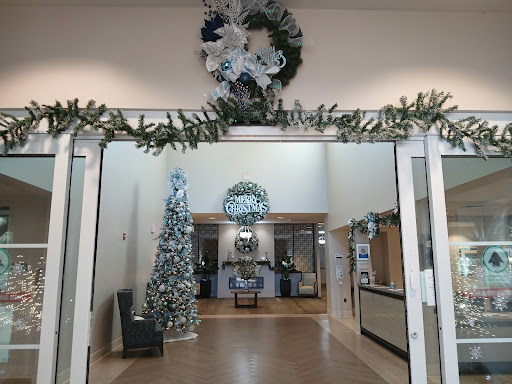 A beautifully decorated lobby featuring a Christmas tree and festive wreath.