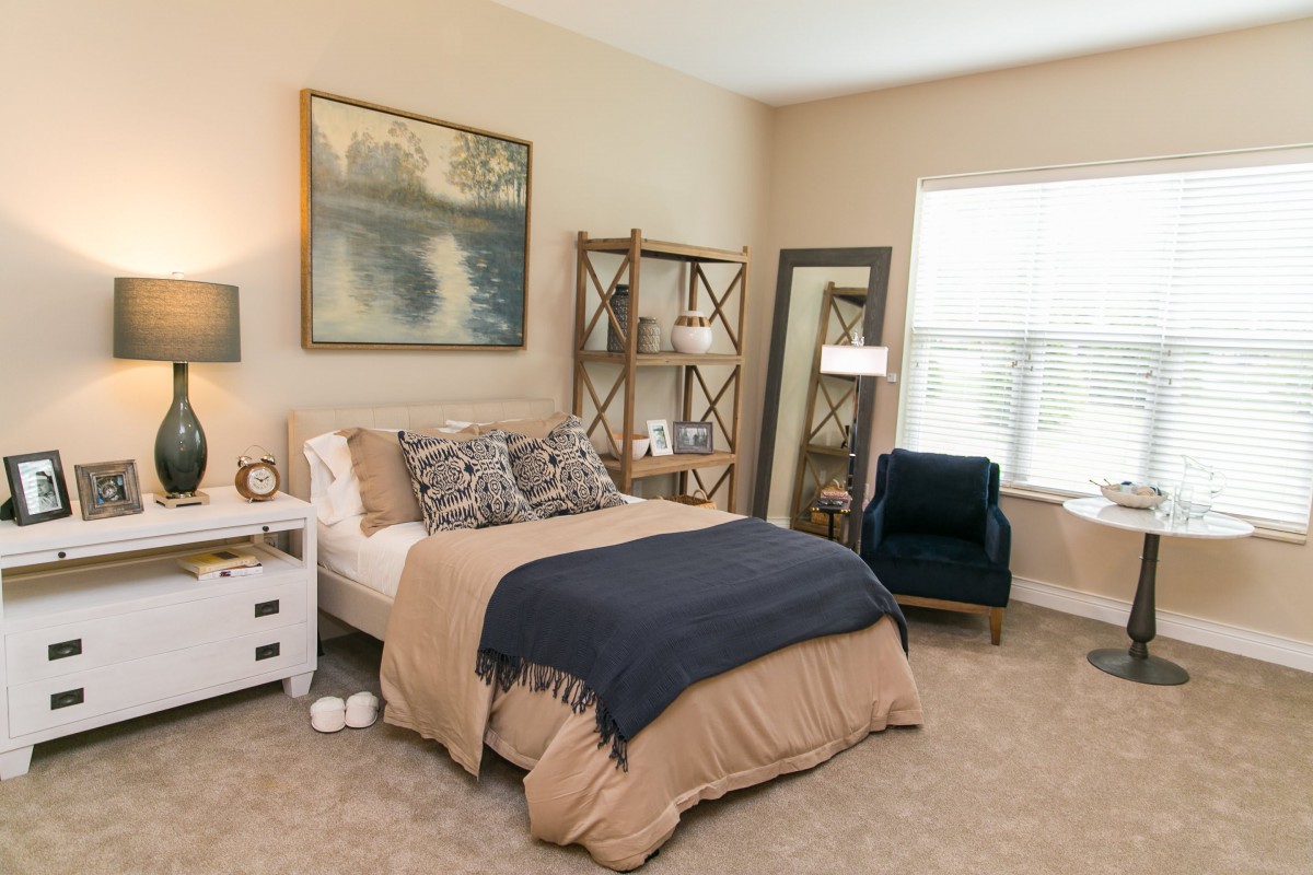 Modern and cozy bedroom with stylish decor and furnishings.